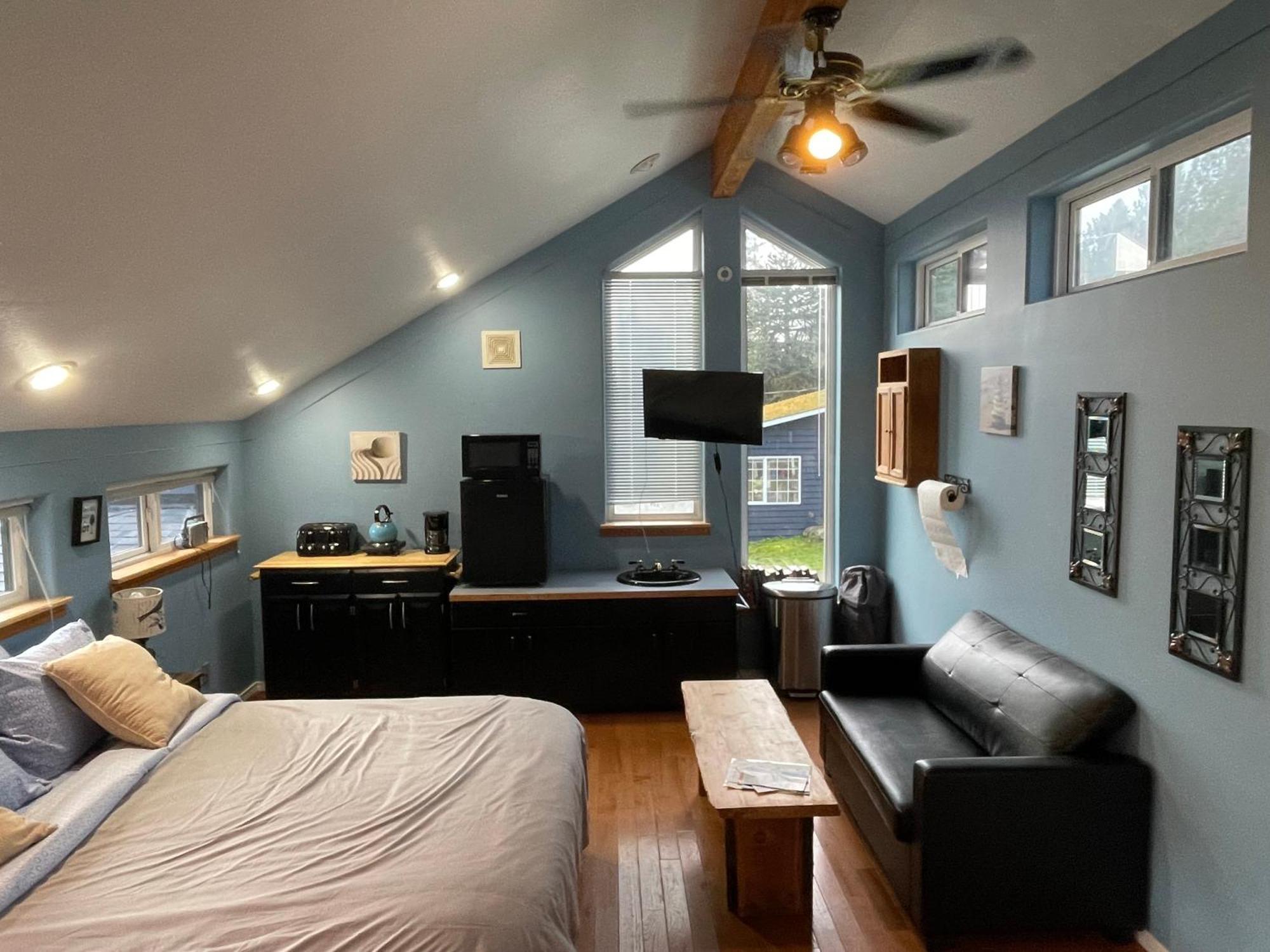 Oceanfront Studio/Loft: Alpacas, Oysters & Kayaks Shelton Εξωτερικό φωτογραφία