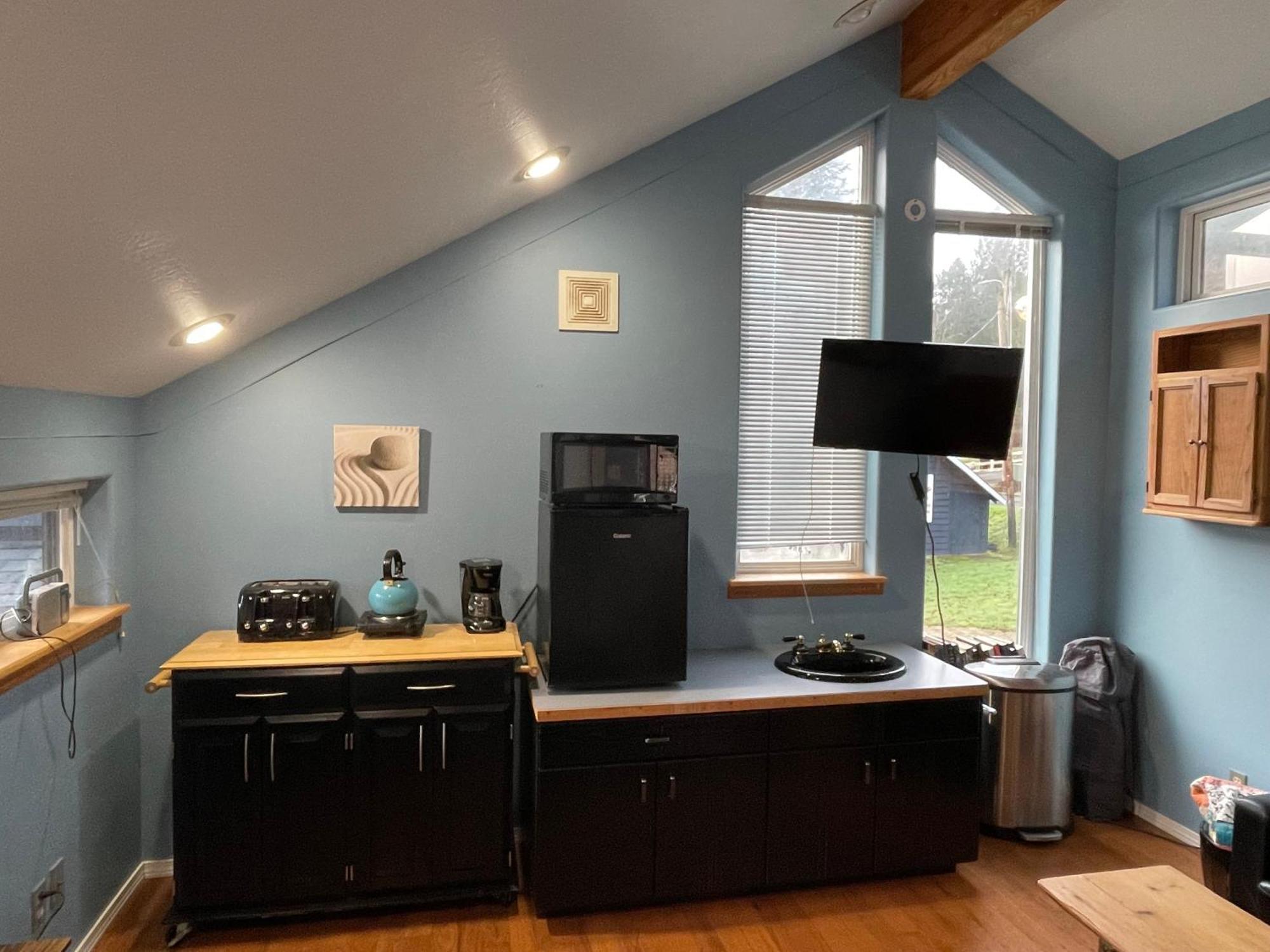 Oceanfront Studio/Loft: Alpacas, Oysters & Kayaks Shelton Εξωτερικό φωτογραφία