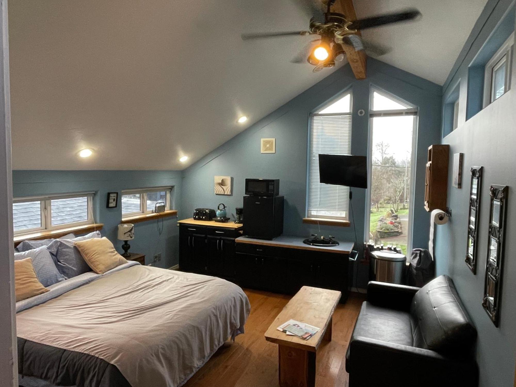 Oceanfront Studio/Loft: Alpacas, Oysters & Kayaks Shelton Εξωτερικό φωτογραφία